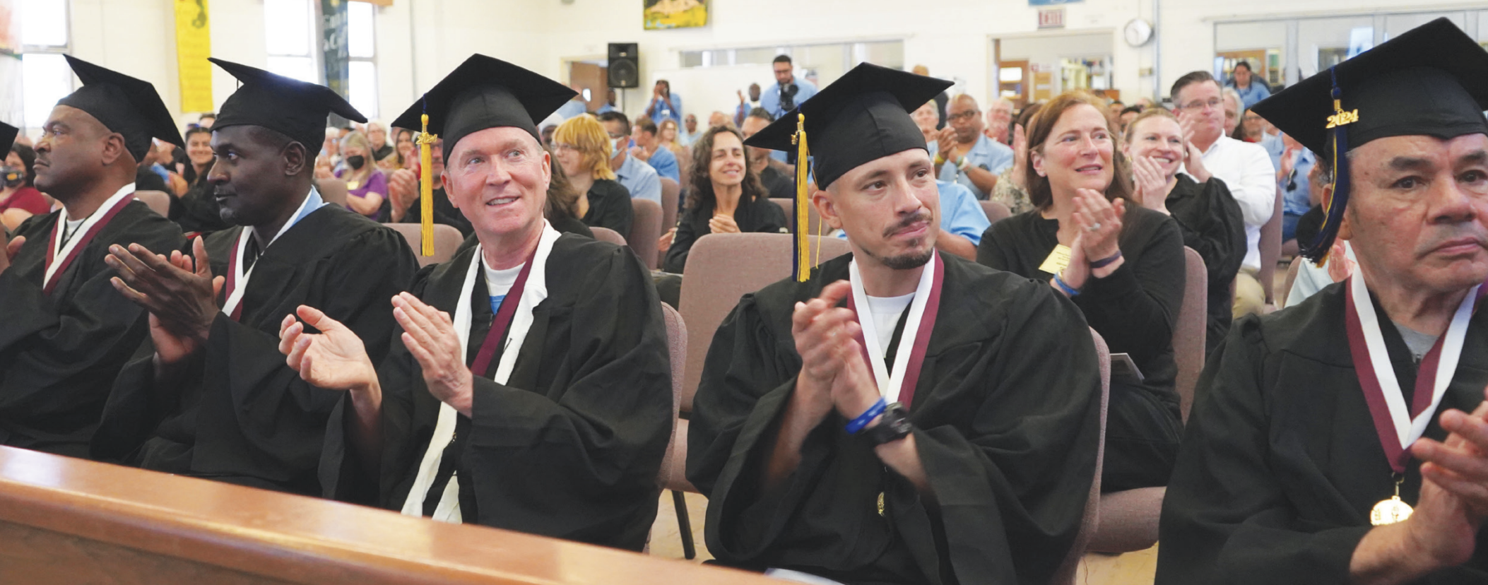 Dos Latinos Alcanzan la Educación Universitaria en San Quentin